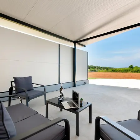 2 Bedroom Awesome In * Rovinj