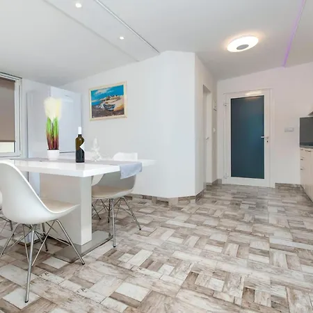 Apartment 2 Bedroom Awesome In *