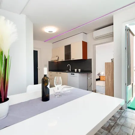 Apartment 2 Bedroom Awesome In *