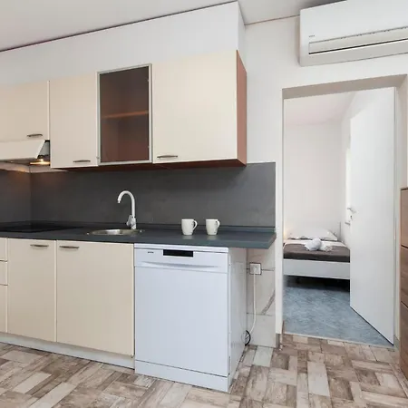 Apartment 2 Bedroom Awesome In Rovinj