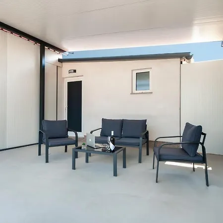 2 Bedroom Awesome In Apartment Rovinj