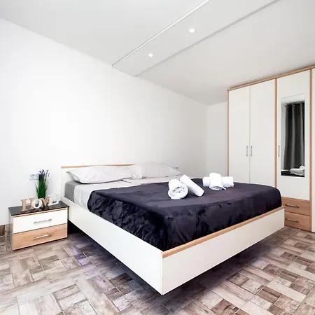 Apartmán 2 Bedroom Awesome In Rovinj