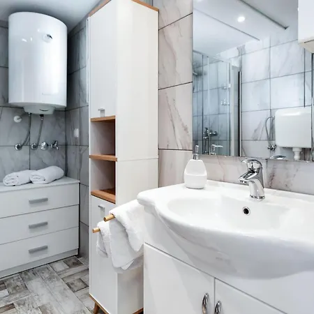 2 Bedroom Awesome In