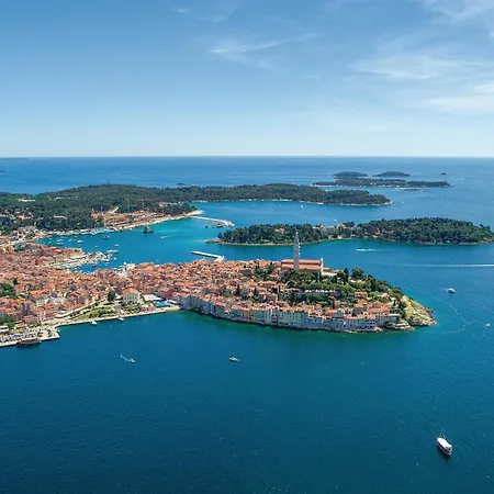2 Bedroom Awesome In Apartmán Rovinj